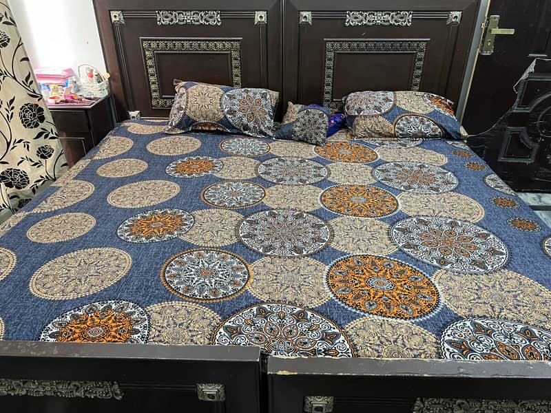 2 single bed and 1 table 2