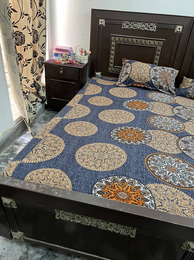 2 single bed and 1 table 3