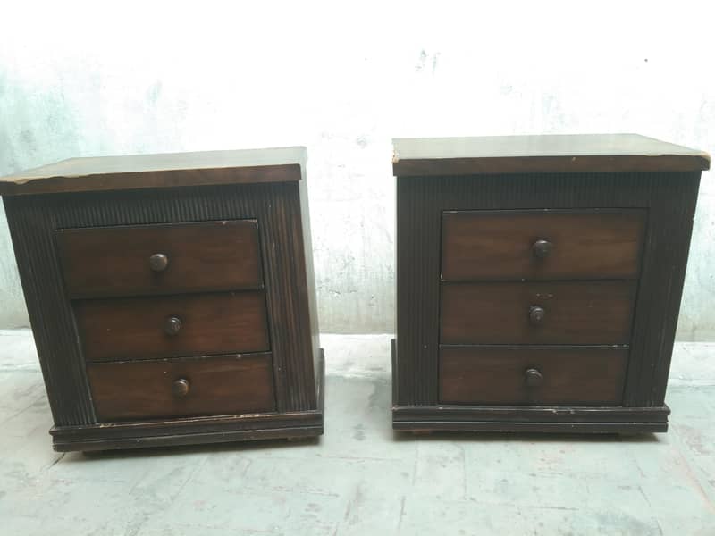 2 BedSides Table 2