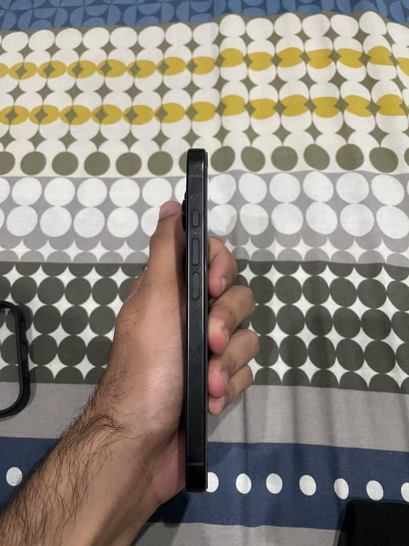 Apple iPhone 16 Pro 0