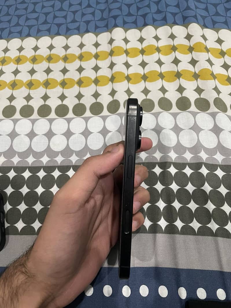 Apple iPhone 16 Pro 1