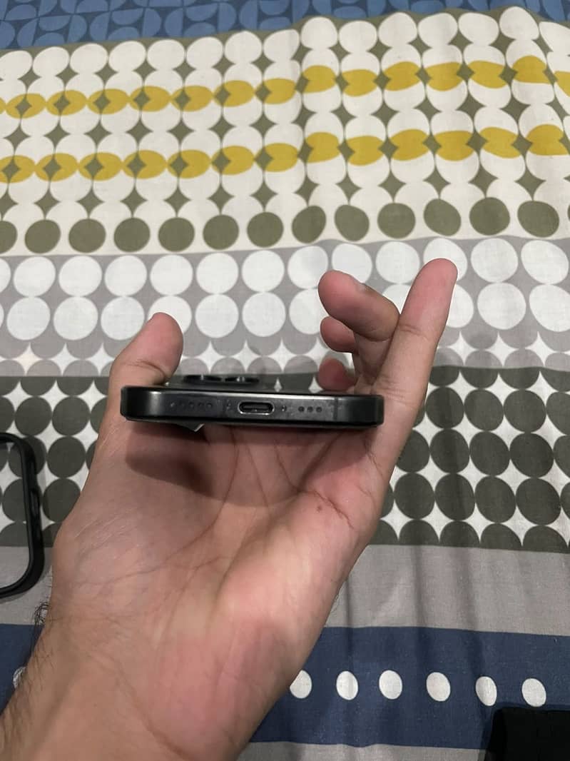 Apple iPhone 16 Pro 2