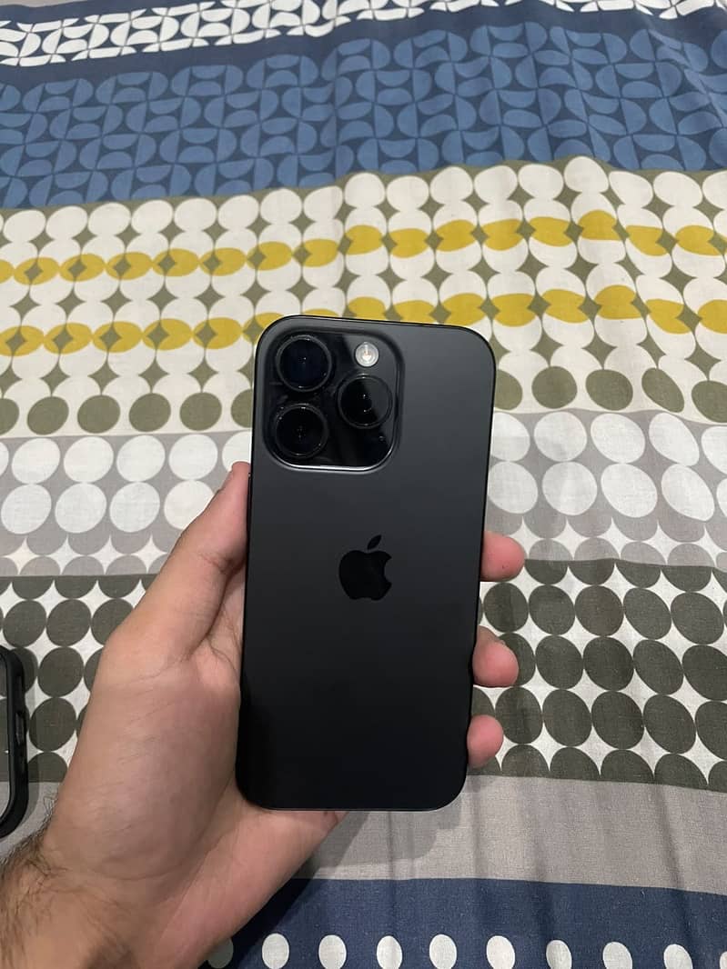 Apple iPhone 16 Pro 3