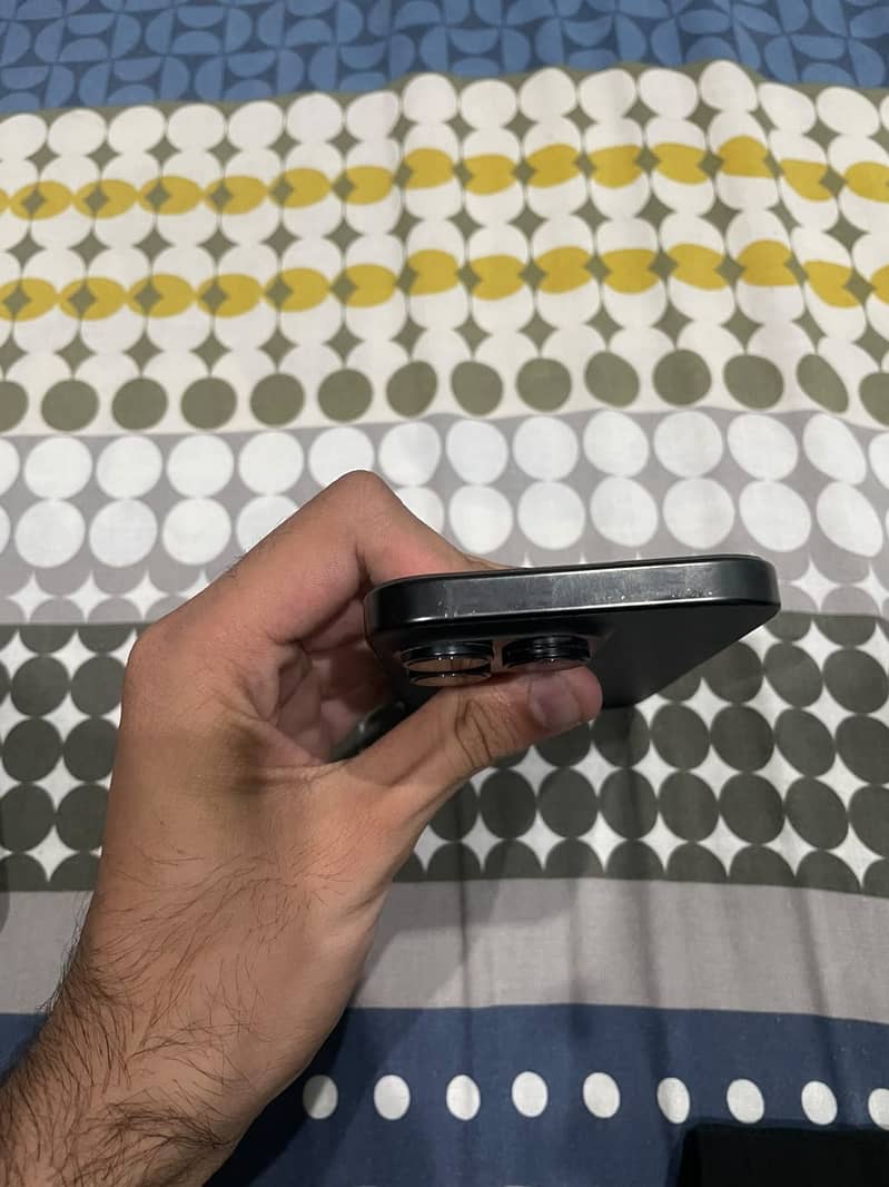 Apple iPhone 16 Pro 4