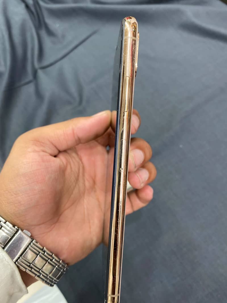 Apple iPhone XS Max 3