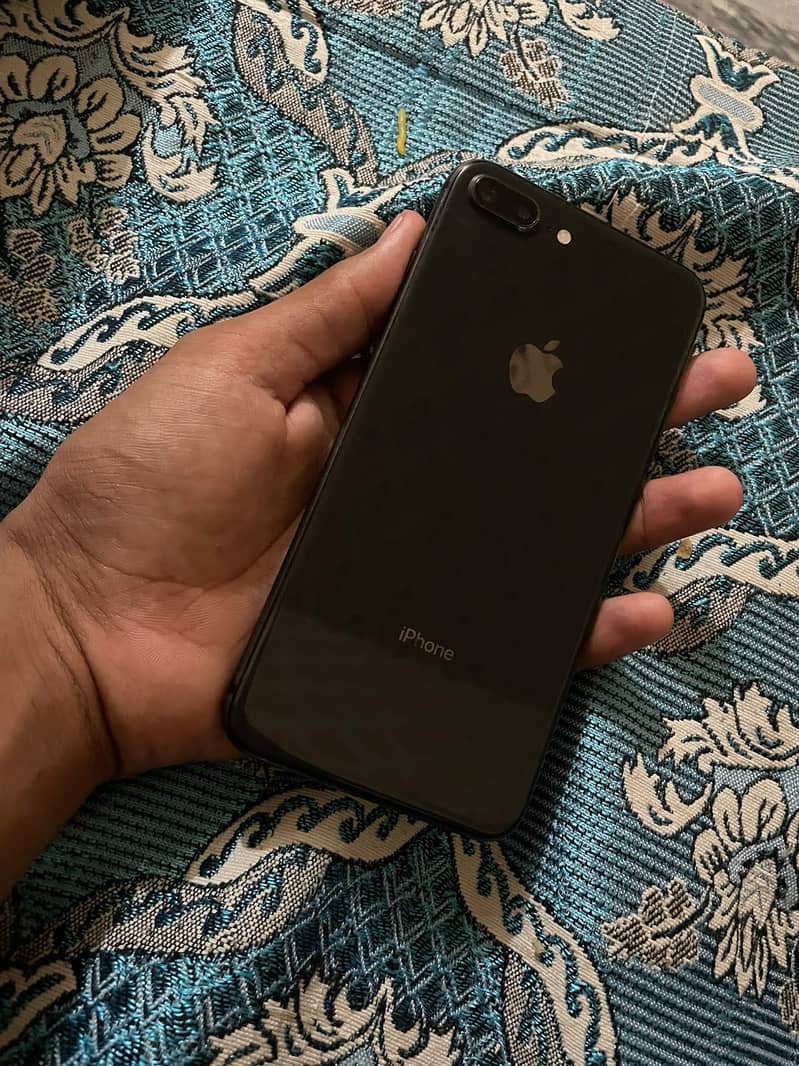 Apple iPhone 8 Plus 1