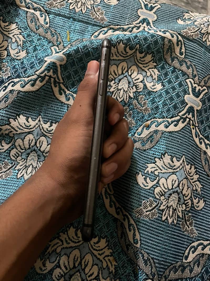 Apple iPhone 8 Plus 3