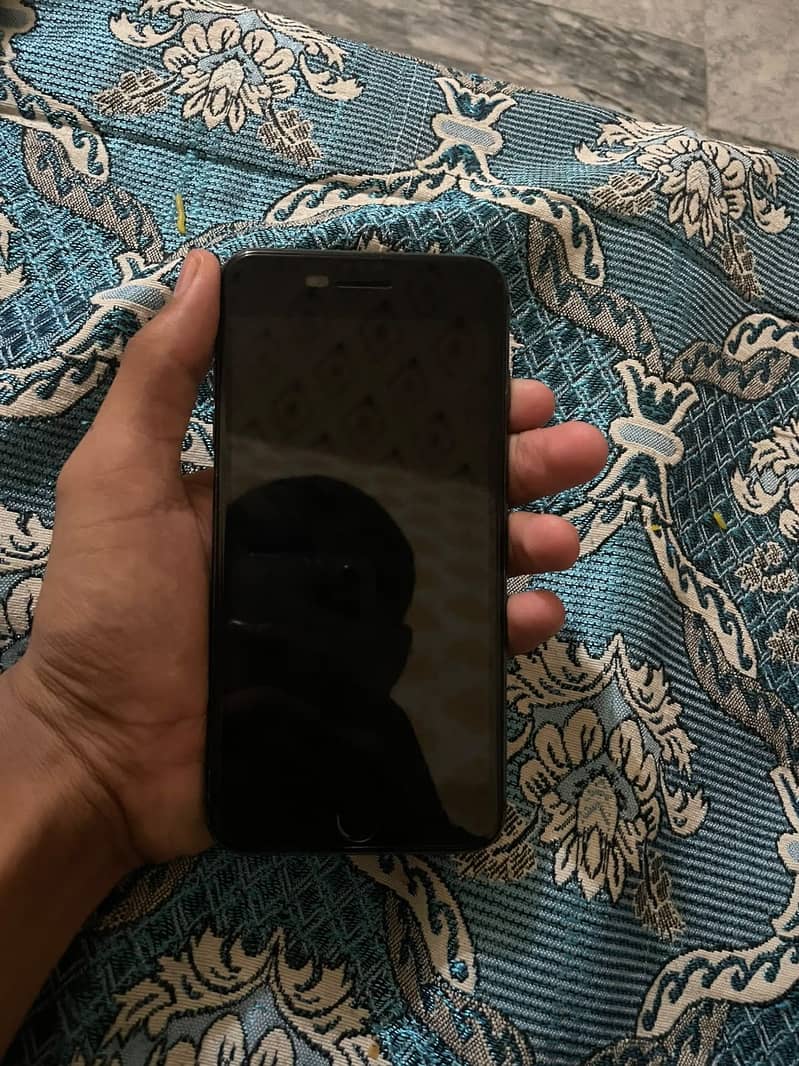 Apple iPhone 8 Plus 4