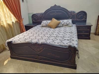 wooden bed Darasing palish new condition