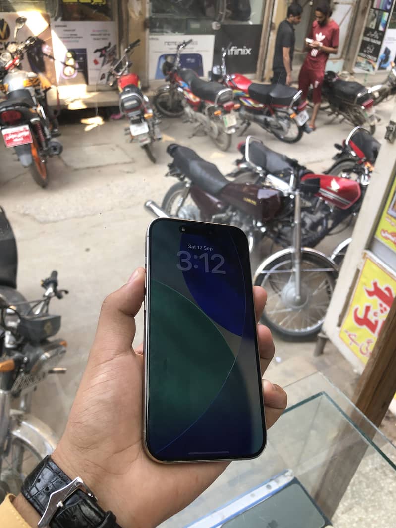 Apple iPhone 15 Pro 2