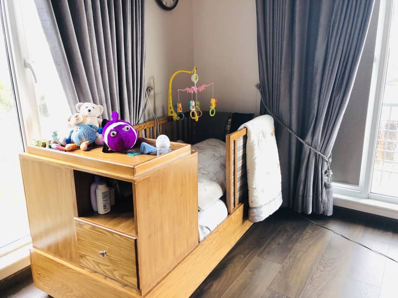 Wooden cot 0