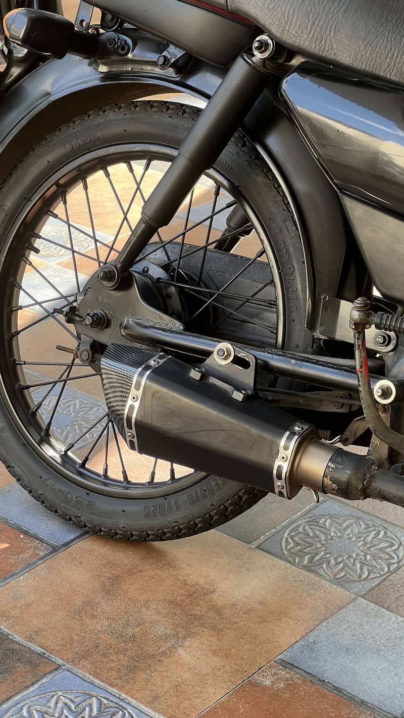 Akrapovic shark 2