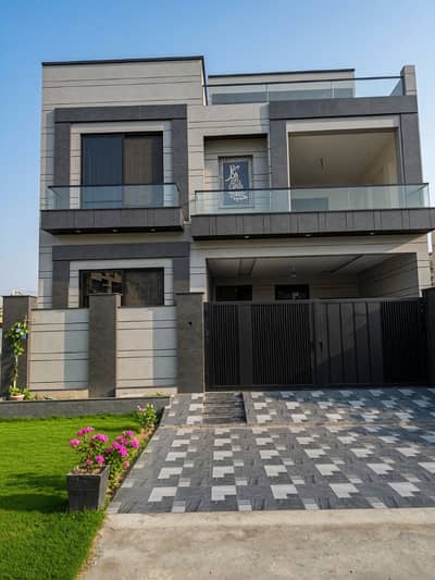 Beautiful House On 60 Feet Road
