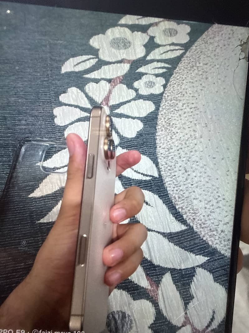 Apple iPhone 16 Pro Max 1