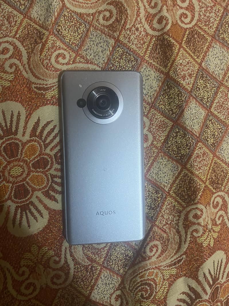 Sharp Aquos R7 1