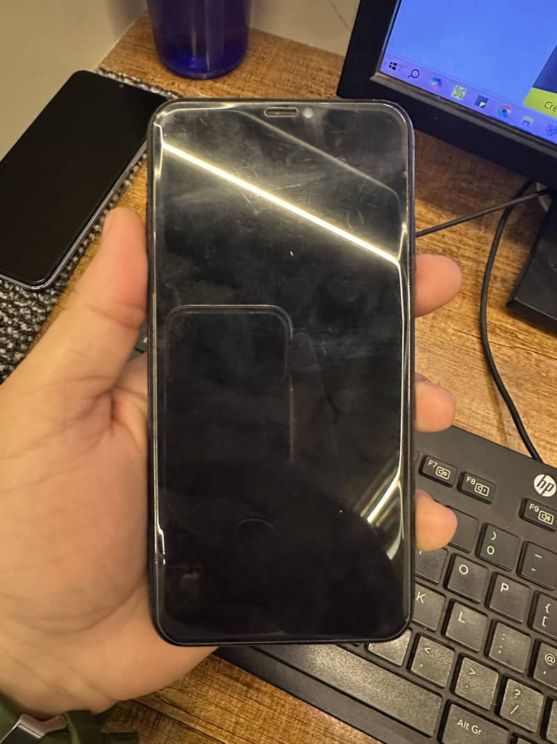Apple iPhone XS Max 1