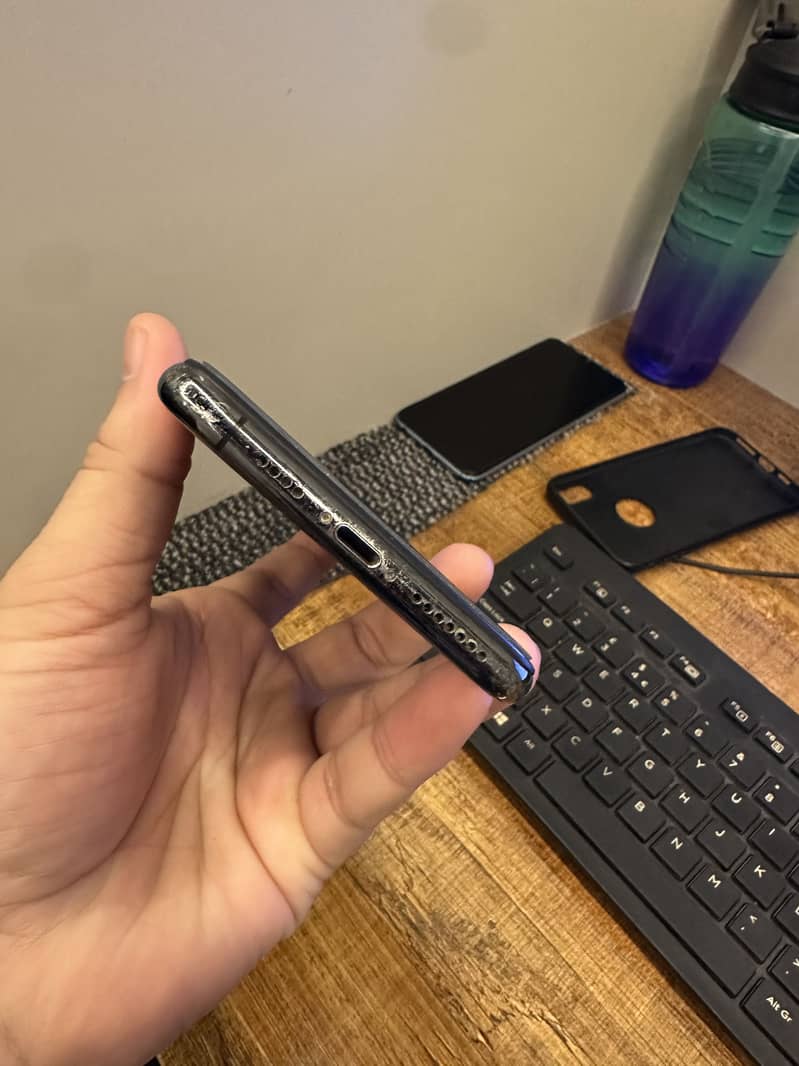 Apple iPhone XS Max 3