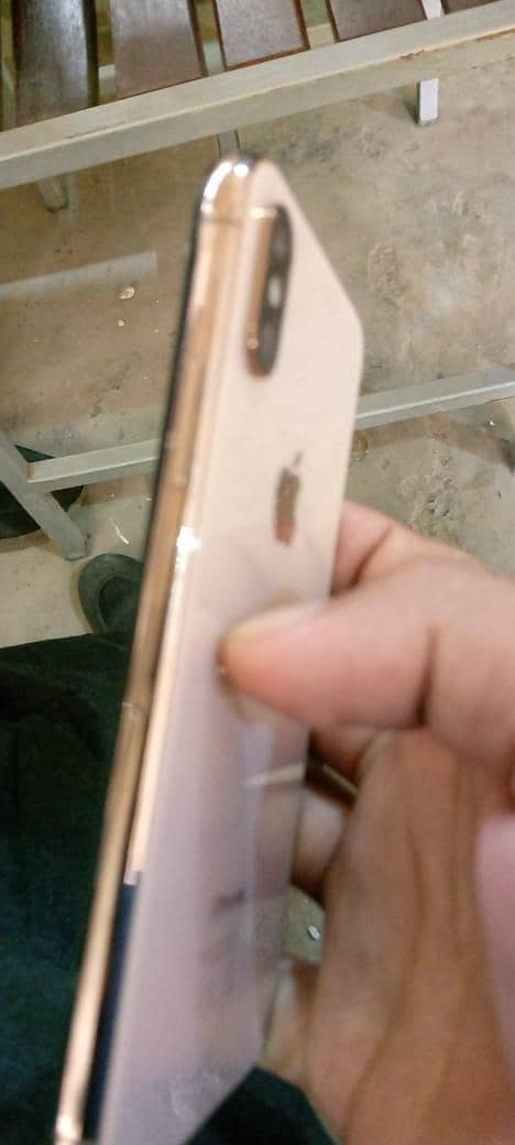 Apple iPhone Xs 2