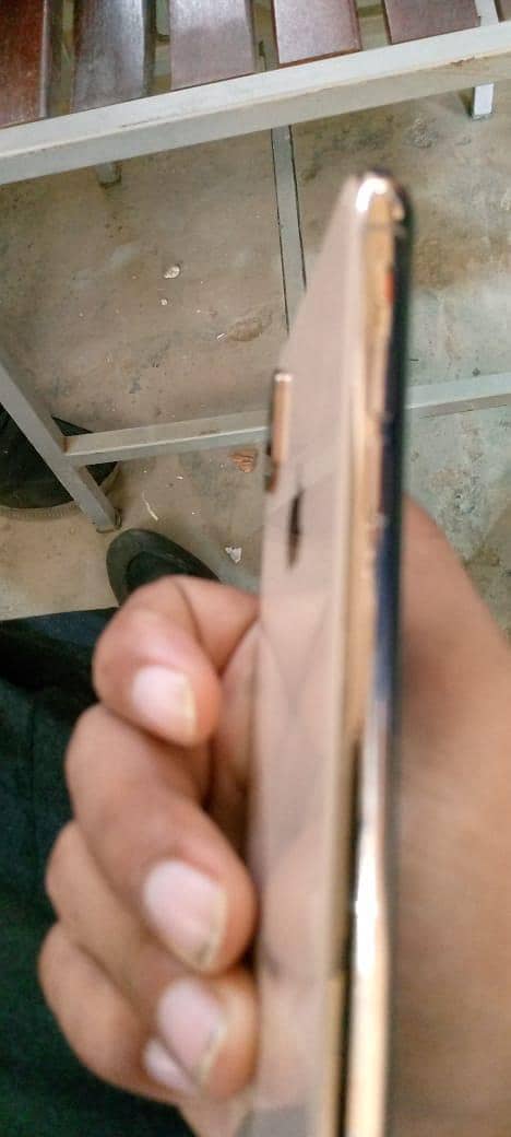 Apple iPhone Xs 3