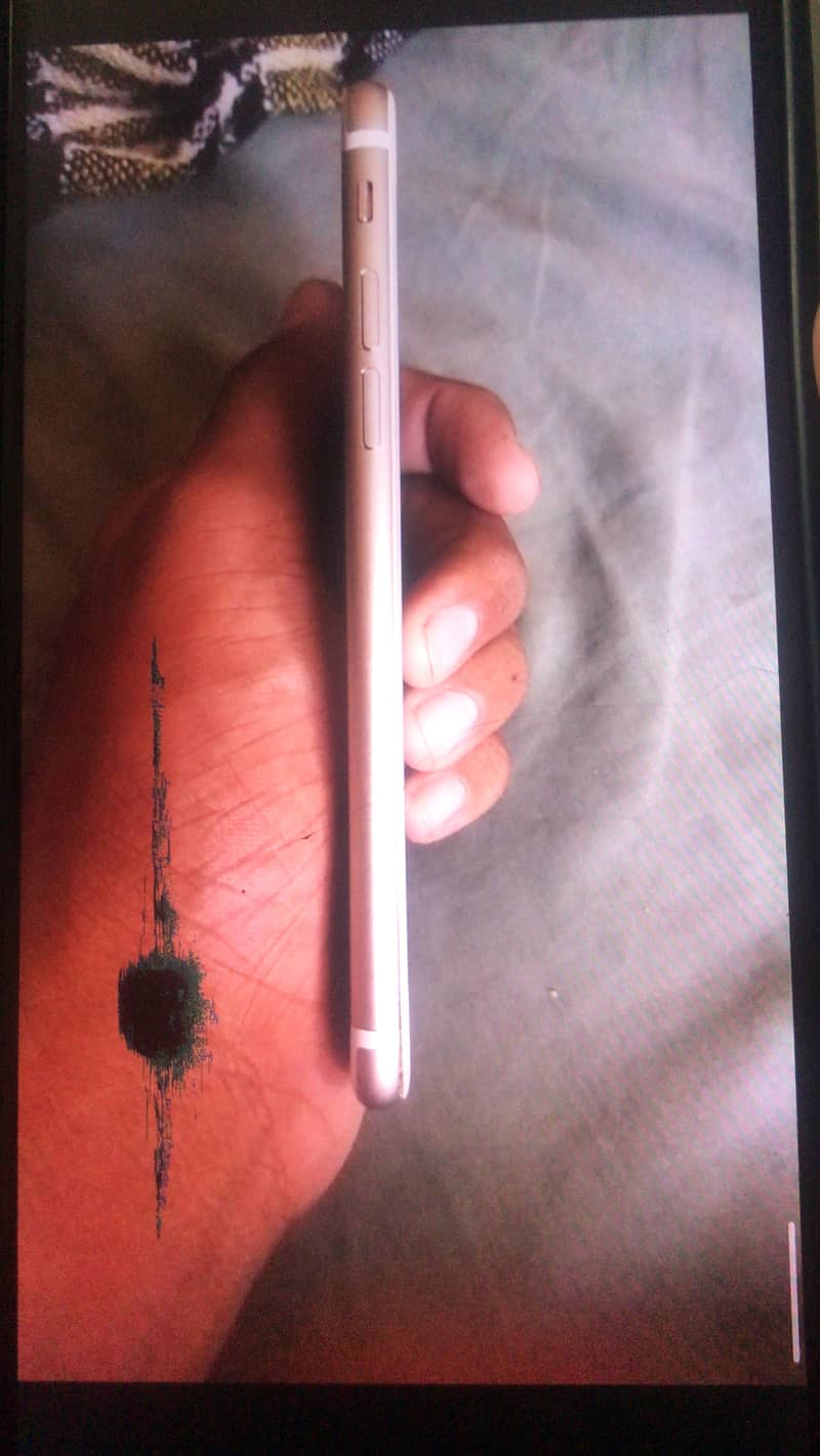 Apple iPhone 7 2