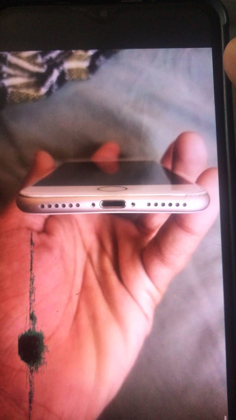 Apple iPhone 7 4
