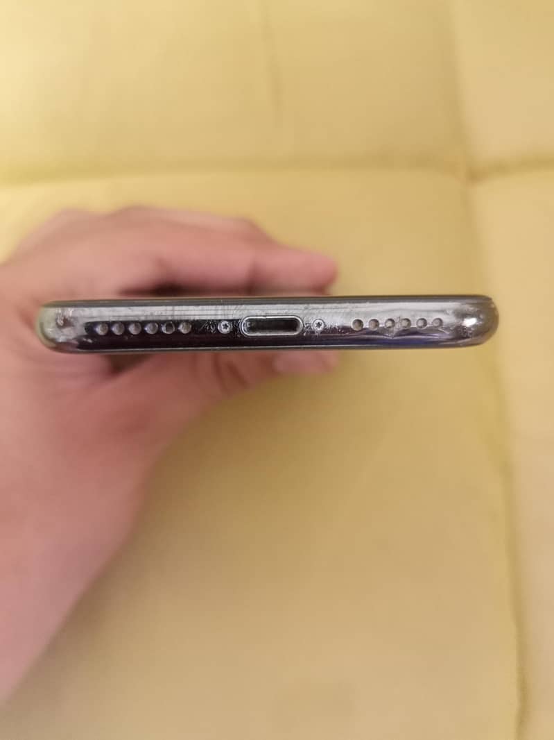 Apple iPhone X 3