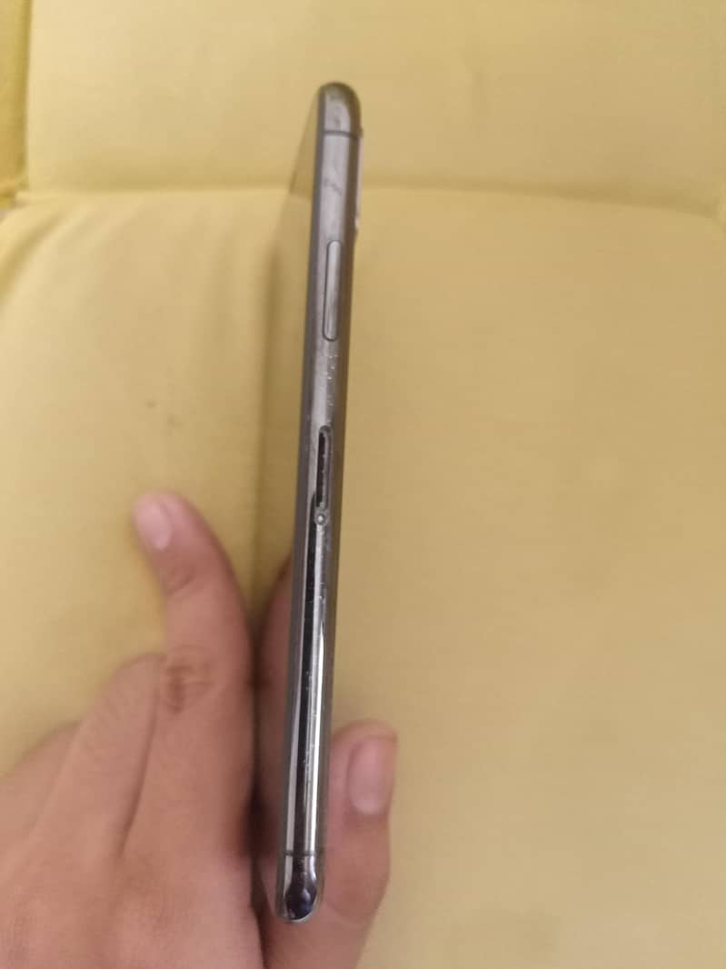 Apple iPhone X 4