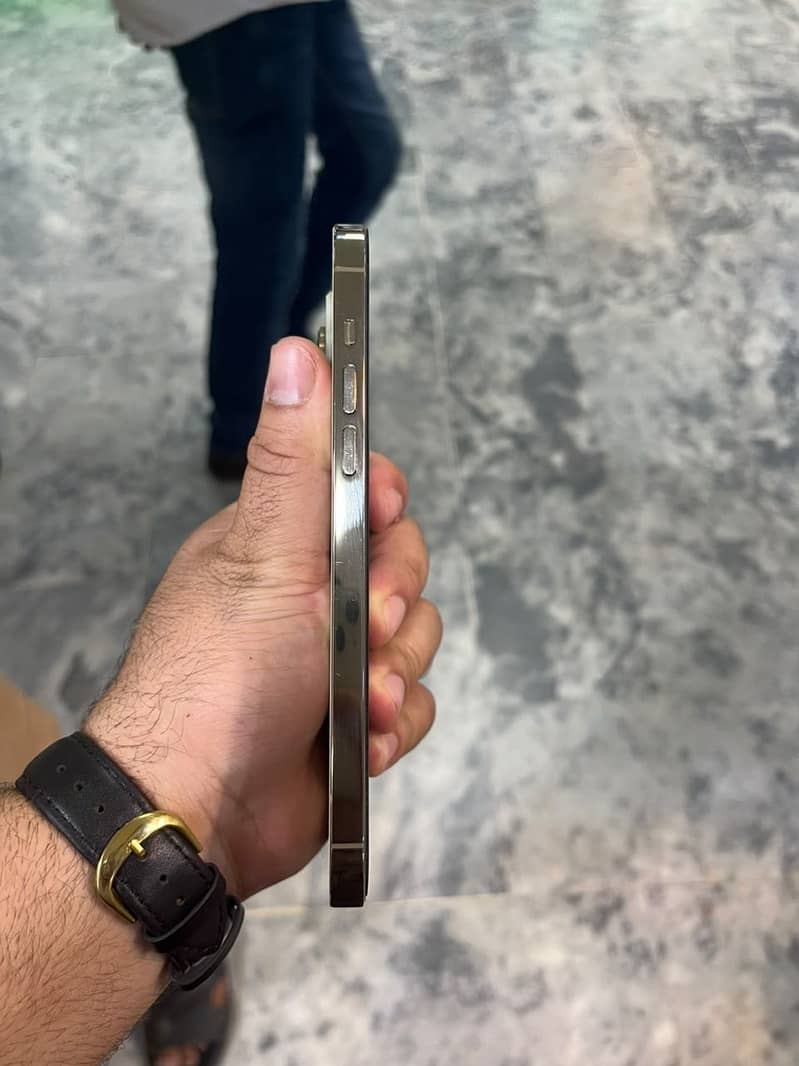 Apple iPhone 14 Pro Max 2