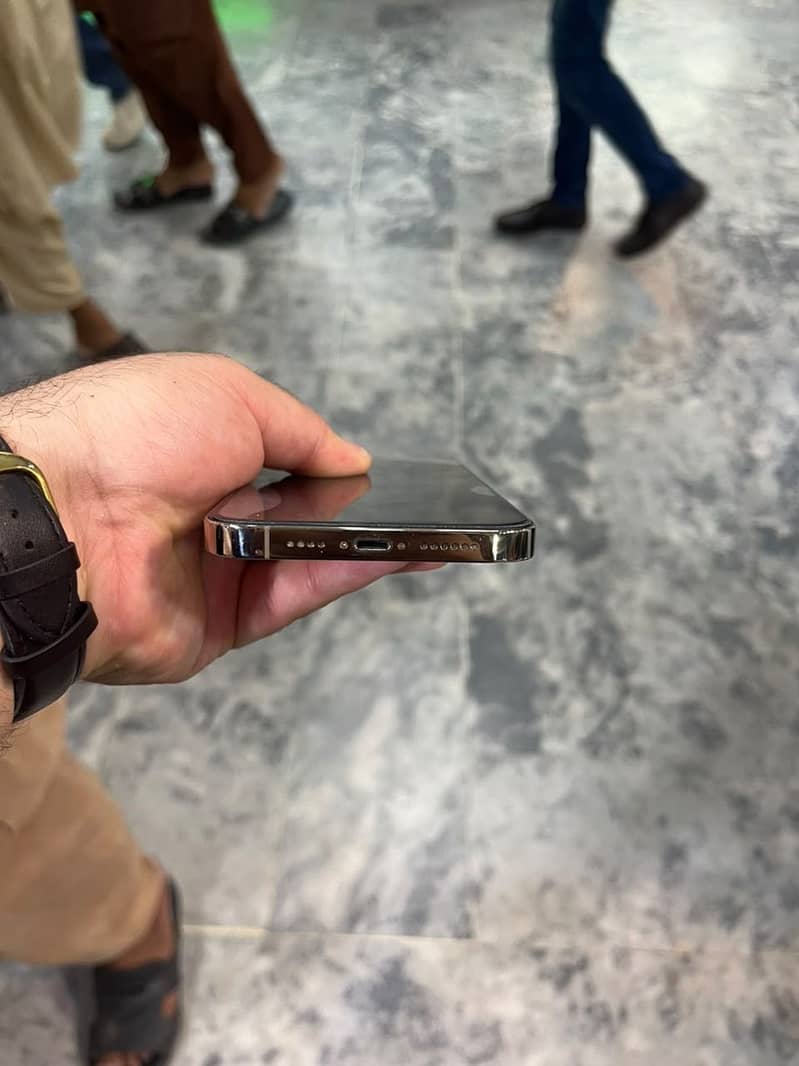 Apple iPhone 14 Pro Max 3
