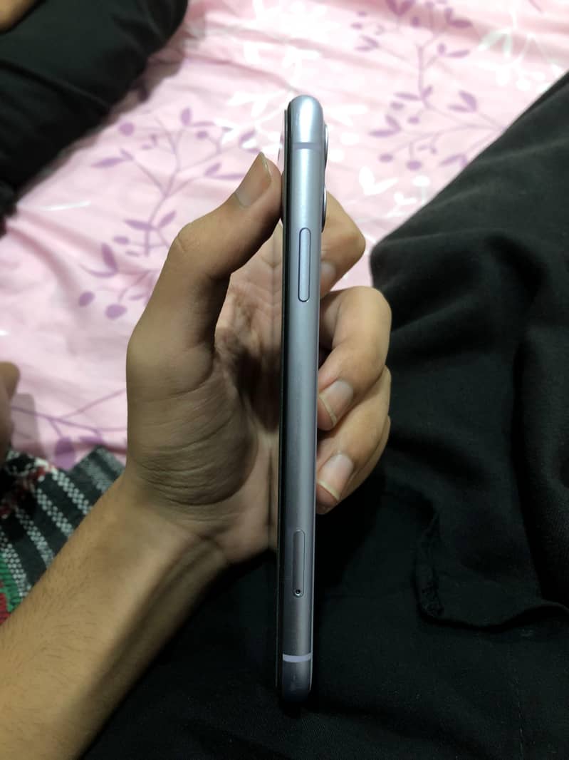 Apple iPhone 11 3