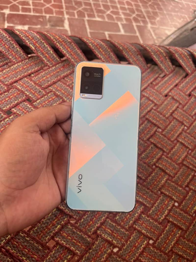 Vivo Y21 4