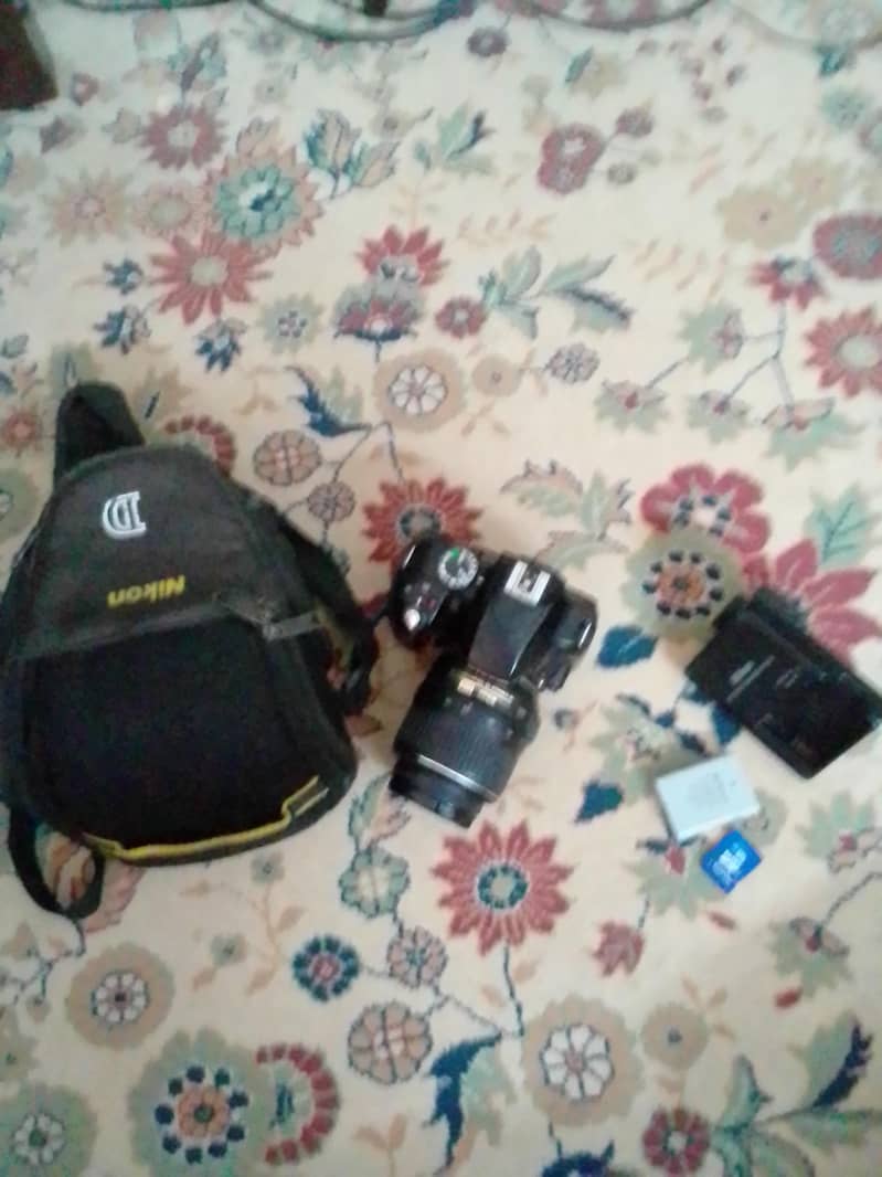Nikon D3300 NO ISSUES 0