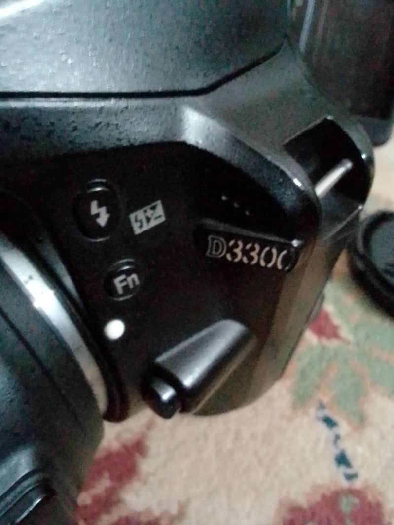 Nikon D3300 NO ISSUES 8
