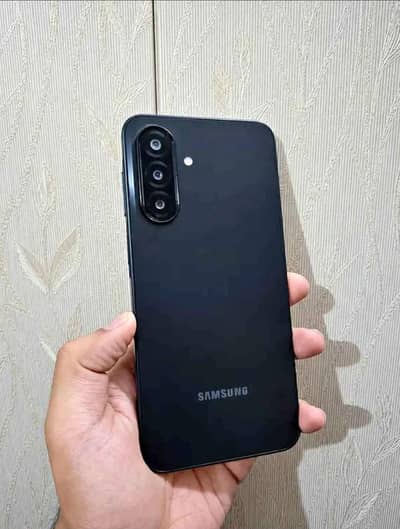SAMSUNG GALAXY A17