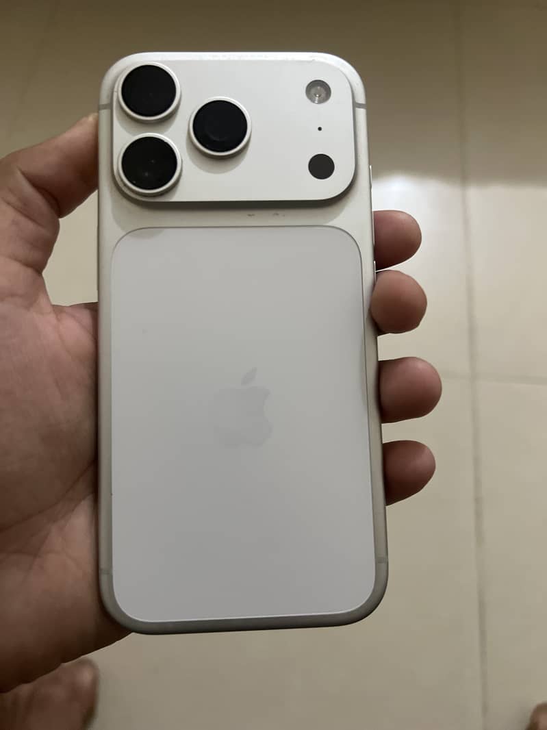 Apple iPhone 17 Pro 0