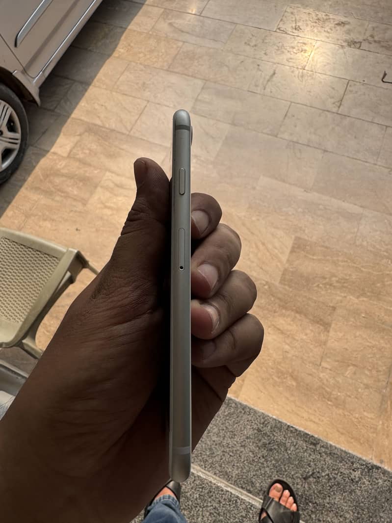 Apple iPhone 8 1