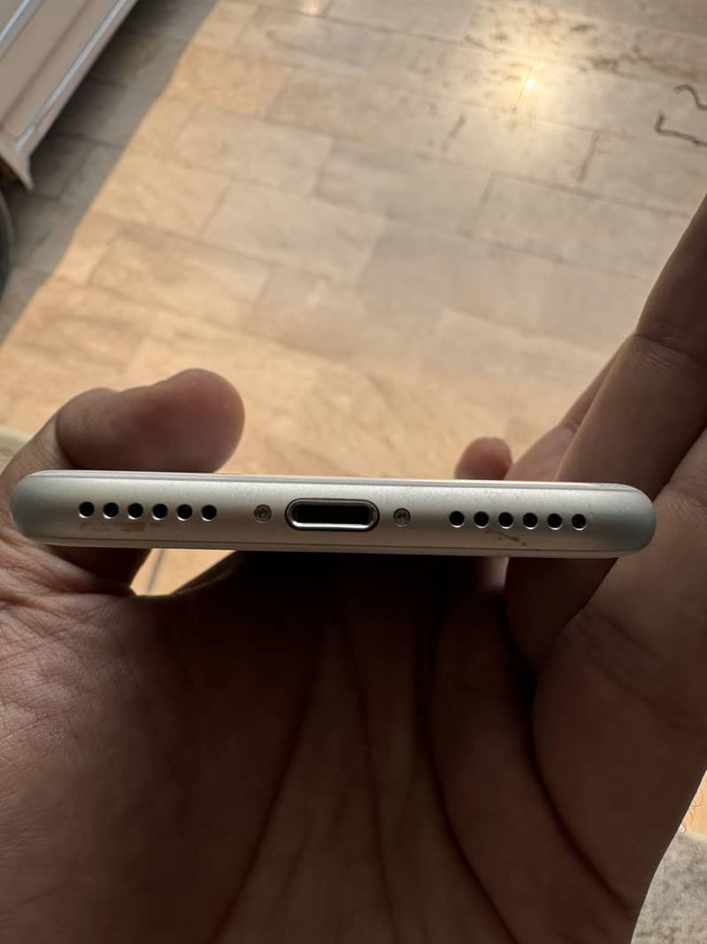 Apple iPhone 8 4