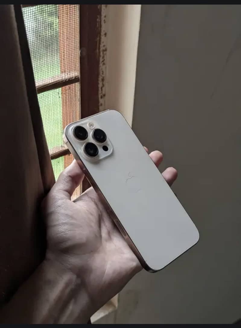 Apple iPhone 16 Pro Max 0