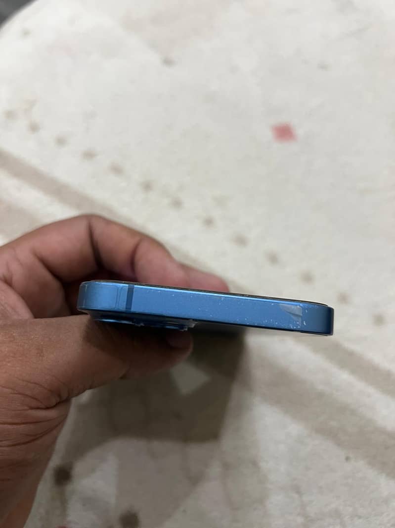 Apple iPhone 13 2