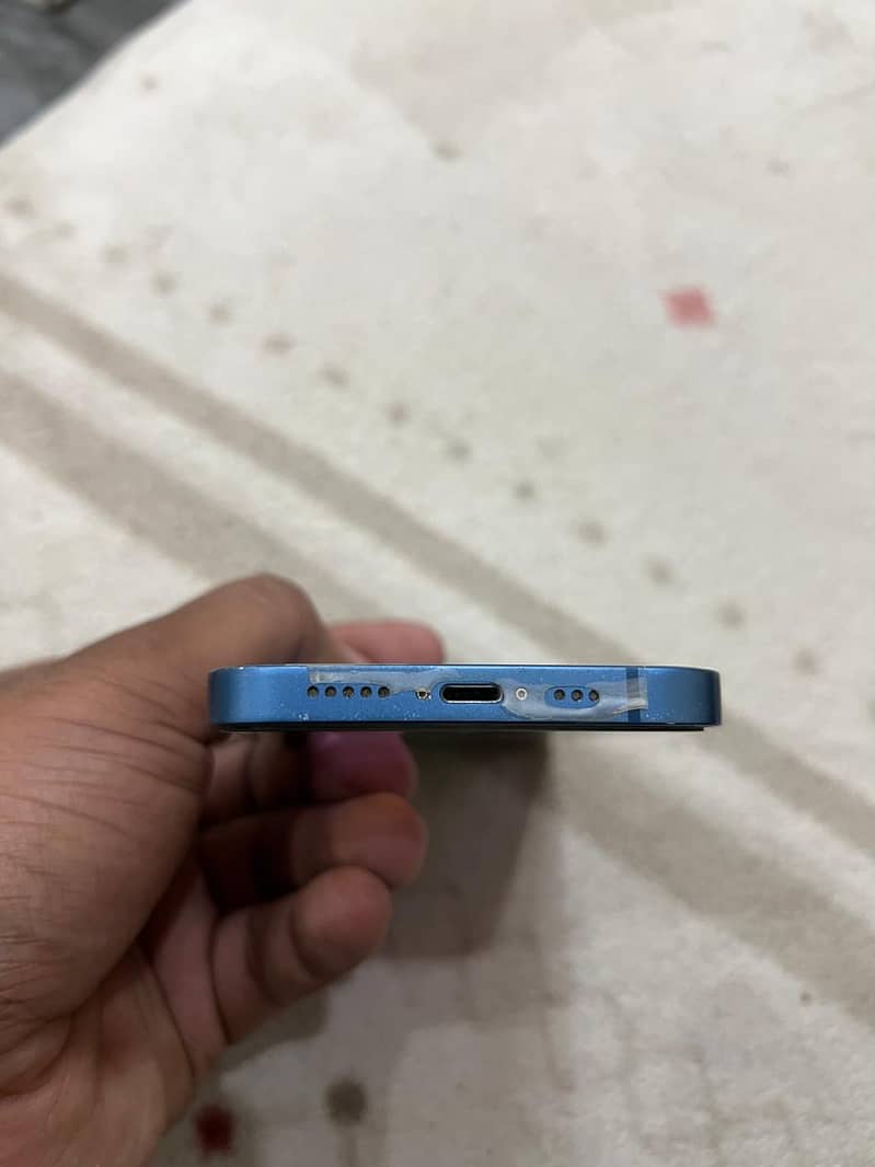 Apple iPhone 13 5
