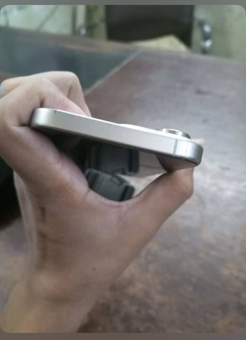 Apple iPhone 15 Pro Max 2