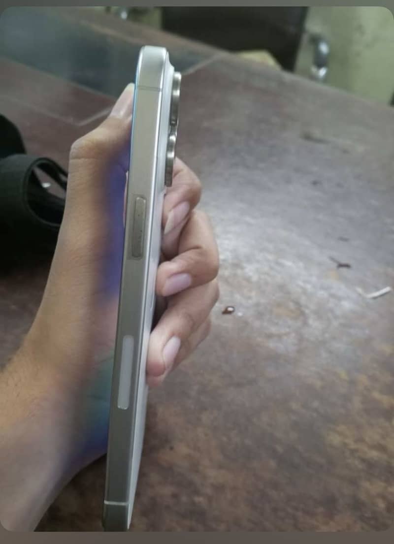 Apple iPhone 15 Pro Max 3