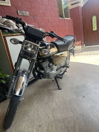 Brand new honda 125 self start black