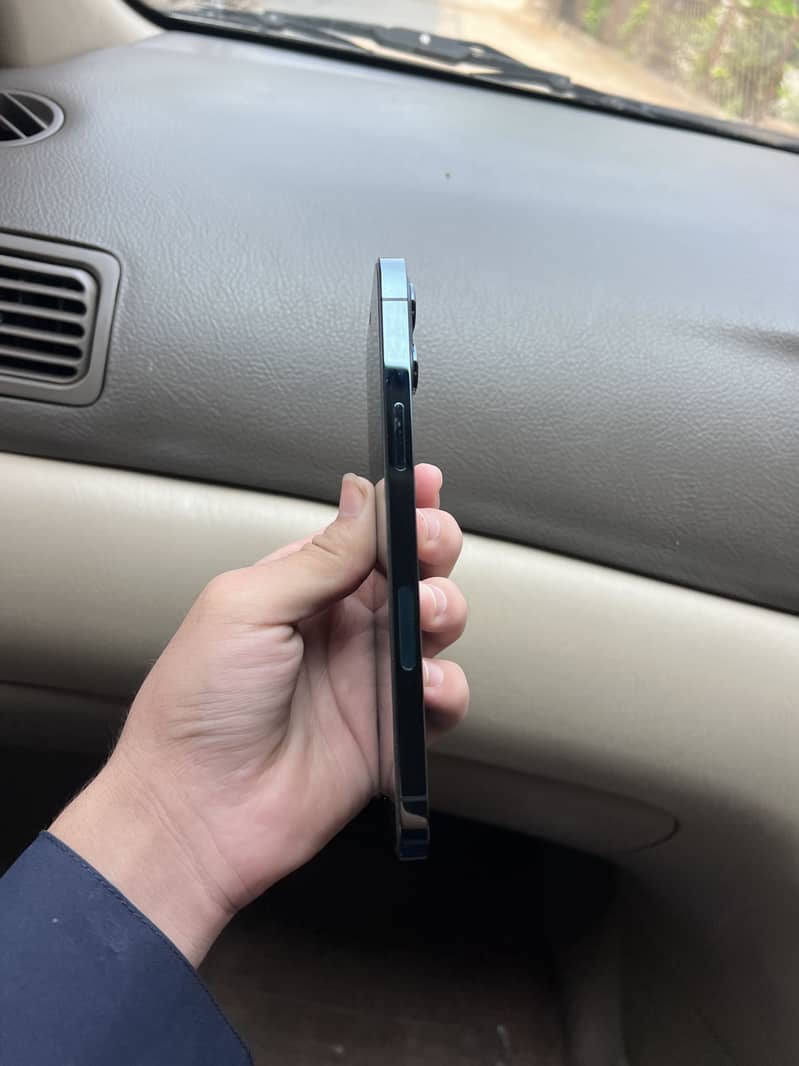 Apple iPhone 12 Pro Max 4