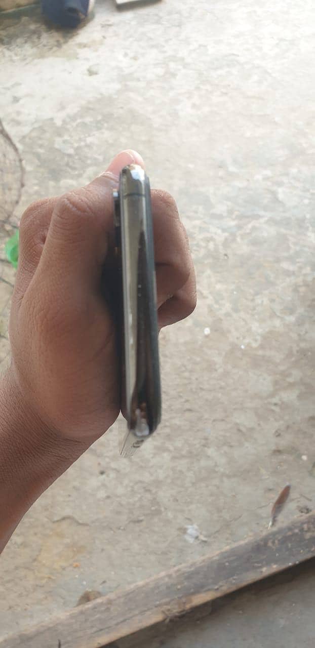 Apple iPhone XS Max 6