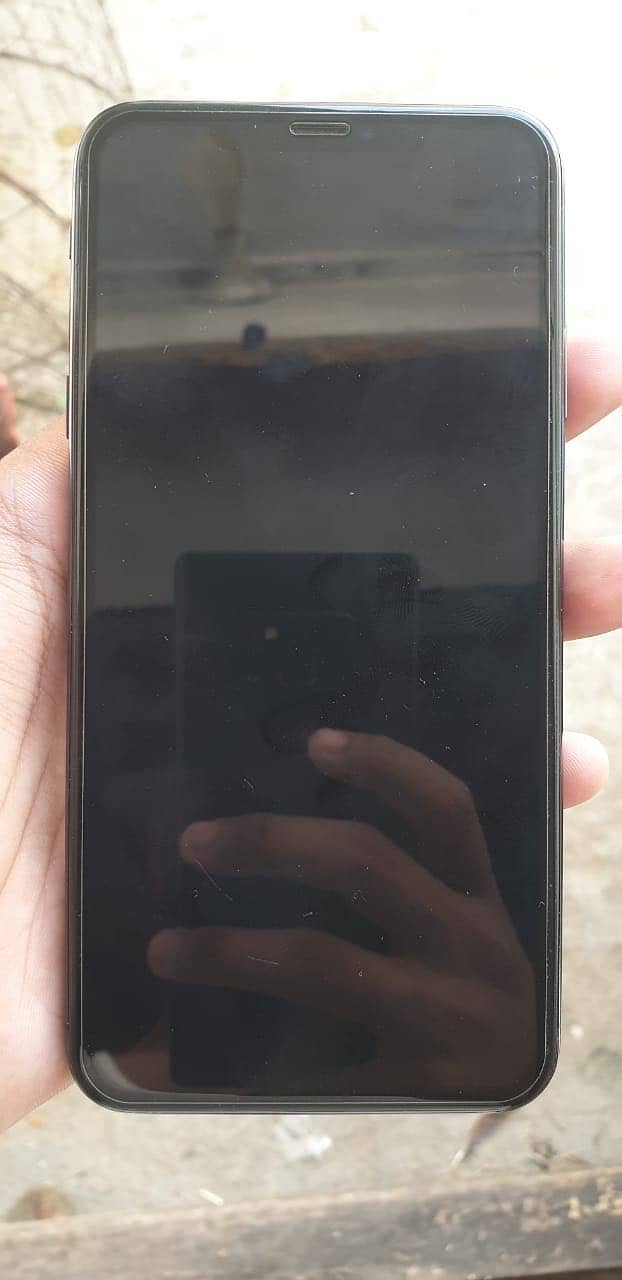 Apple iPhone XS Max 3