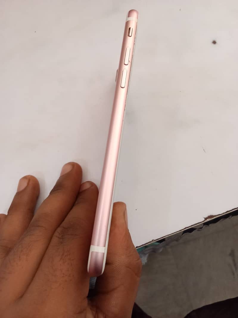 Apple iPhone 7 1
