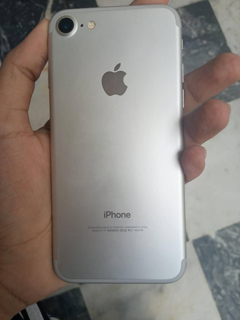 Apple iPhone 7 0