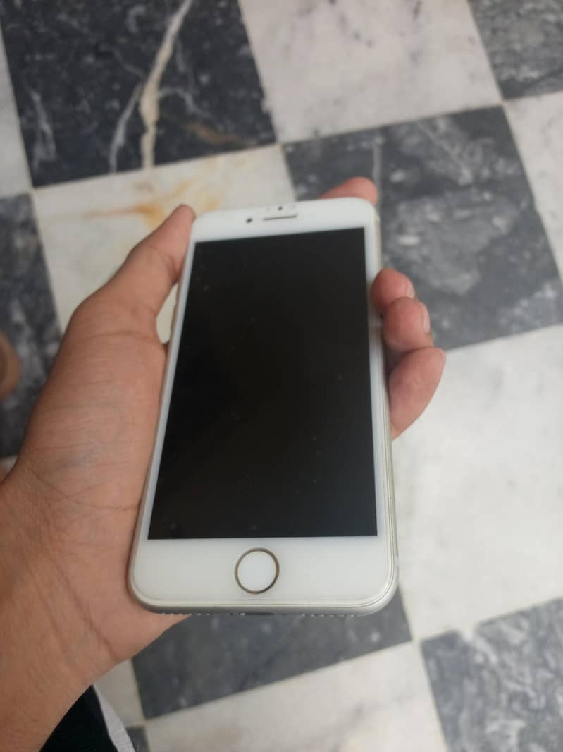 Apple iPhone 7 1