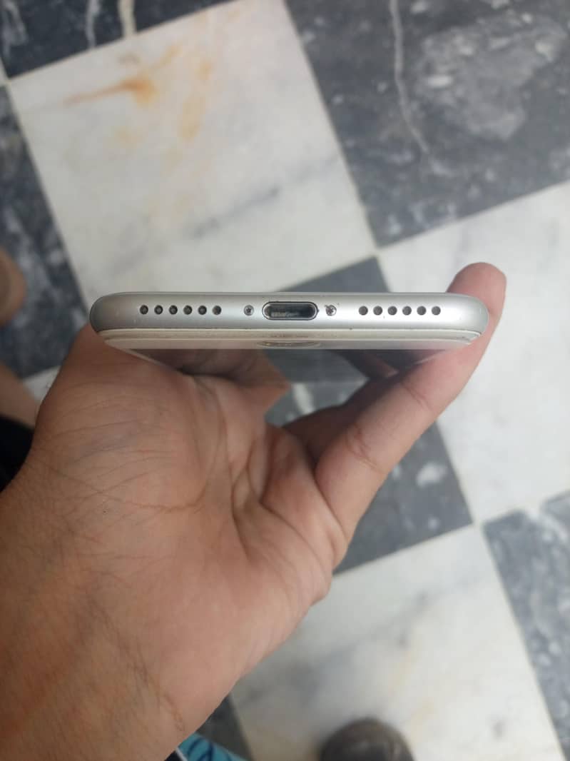 Apple iPhone 7 2